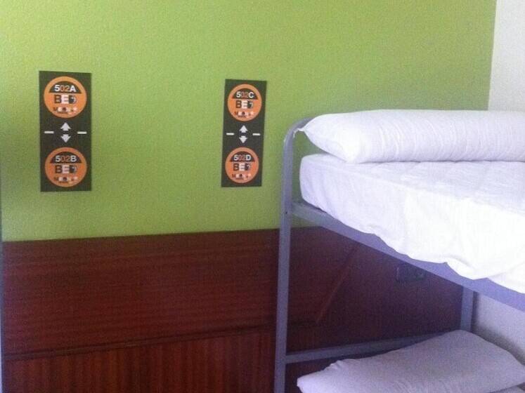 اتاق استاندارد سه نفره, Moon Hostel Bio