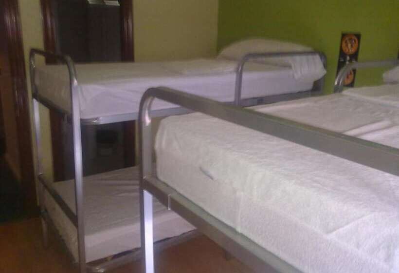 Standard Triple Room, Moon Hostel Bio