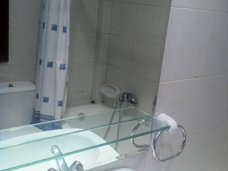 اتاق استاندارد چهار تخته, Moon Hostel Bio