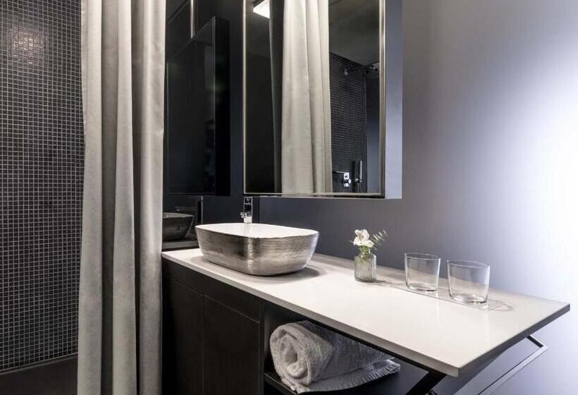 اتاق کلاب, 9hotel Mercy
