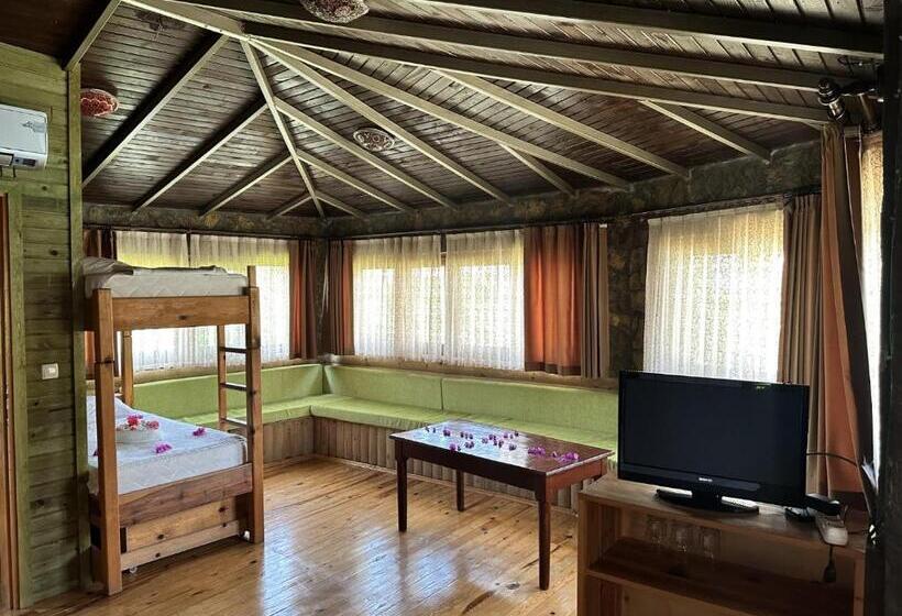 Четырехместный Номер Deluxe, Bahaus Resort