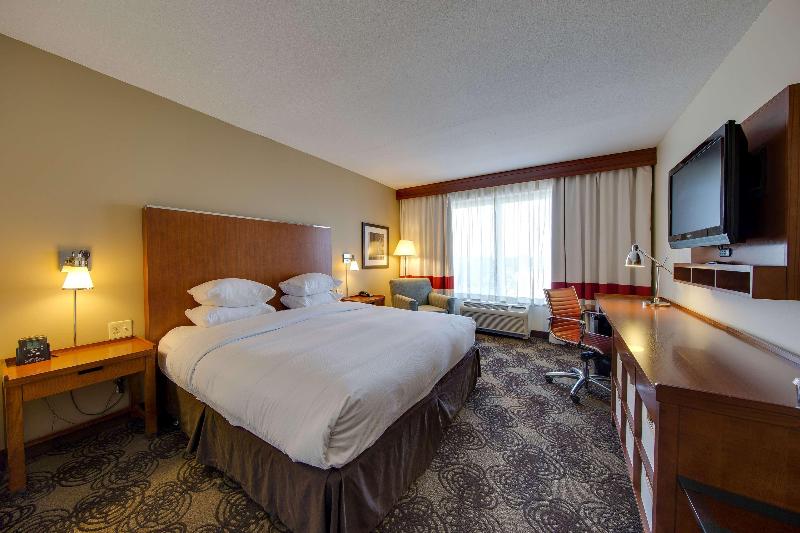 스탠다드 룸 킹사이즈 침대, Doubletree By Hilton Raleigh Cary