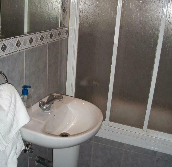 Номер Стандарт Индивидуальный Совместная Ванная, Hostal Paracuellos