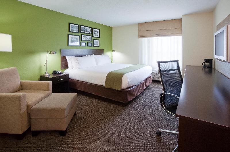 Люкс Кровать Кинг, Holiday Inn Express Hotel & Suites Rogers, An Ihg