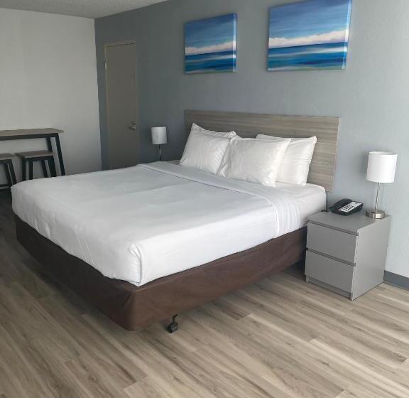 Студия Deluxe, Suburban Studios Pueblo North