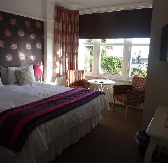 اتاق لوکس با چشم‌انداز دریا, Pebbles Guest House