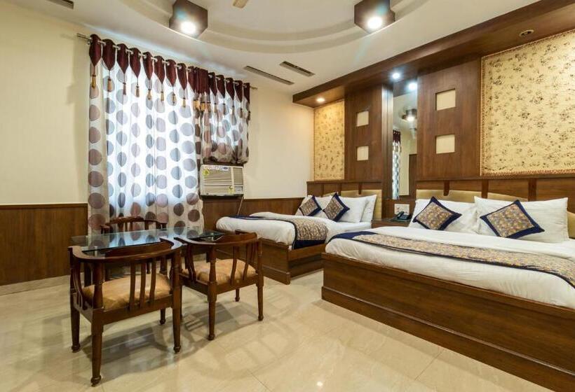 جناح عائلي, Baba Deluxe At New Delhi Railway Station  By Rcg Hotels