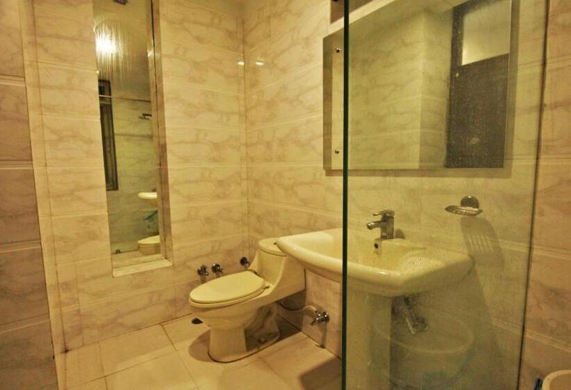 جناح عائلي, Baba Deluxe At New Delhi Railway Station  By Rcg Hotels