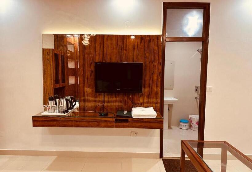 جناح جونيور عائلى, Baba Deluxe At New Delhi Railway Station  By Rcg Hotels