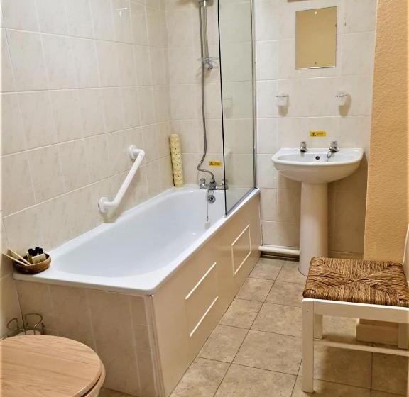 Номер Стандарт, Avoncourt Lodge