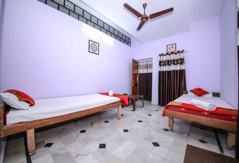 تختخواب در اتاق مشترک, Rishikesh Sadan