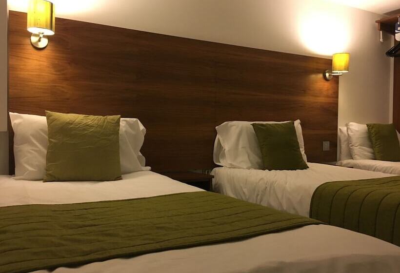 اتاق استاندارد سه نفره, Stockwood Hotel   Luton Airport