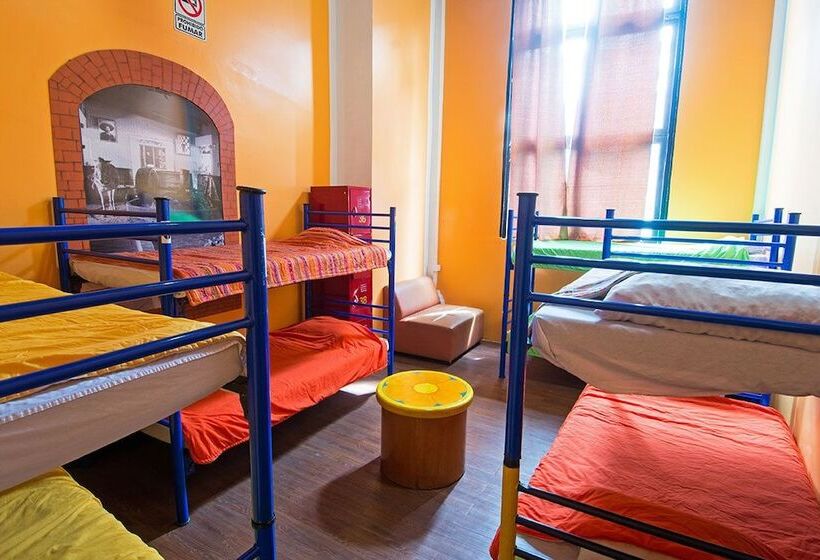 ルームシェアのワンベッド, Hostal Amigo
