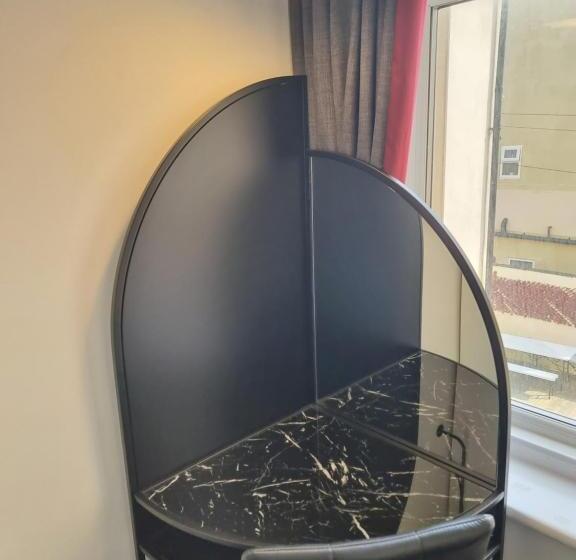Deluxe Room, Langley House