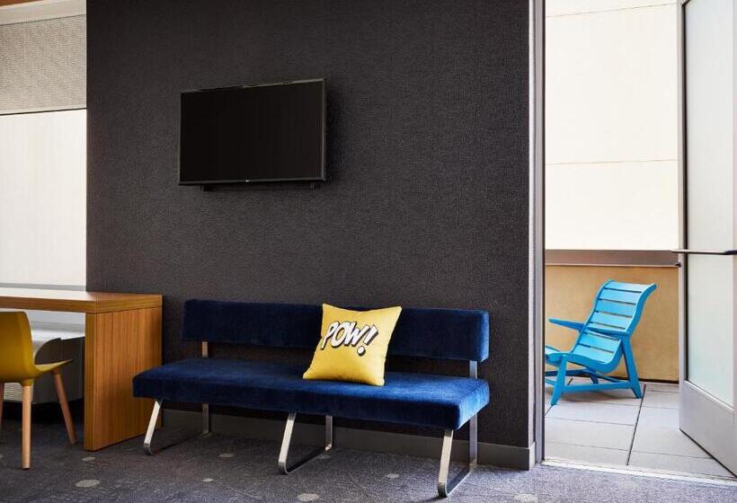 스위트 킹사이즈 침대, Aloft Leawoodoverland Park