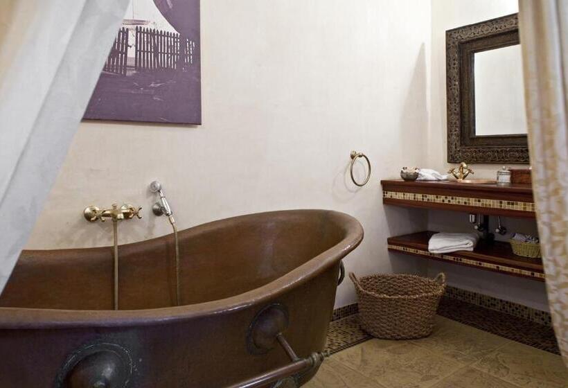 Люкс, Villa De L O