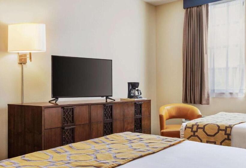 장애인용 디럭스룸, Belmont Inn & Suites