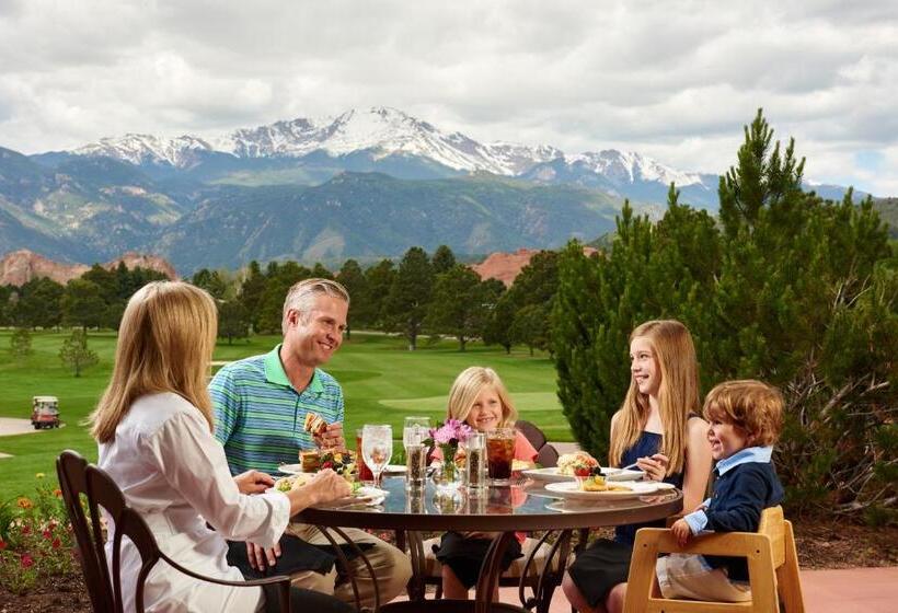 プレミアムスイート, Garden Of The Gods Resort & Club