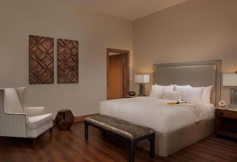 プレミアムスイート, Garden Of The Gods Resort & Club