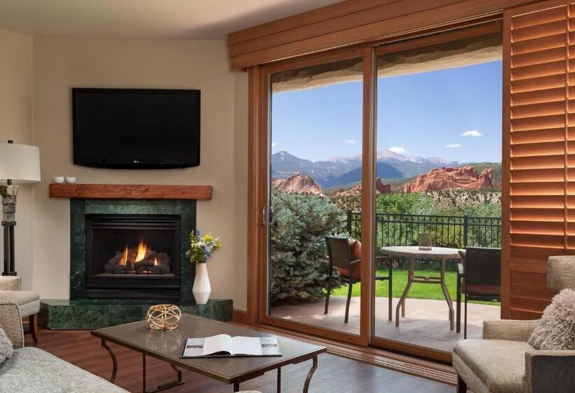 ジュニアスイート, Garden Of The Gods Resort & Club