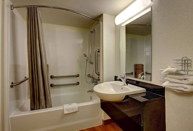 适合残疾人士使用的带双人床的标准间, Motel 6york, Pa  North