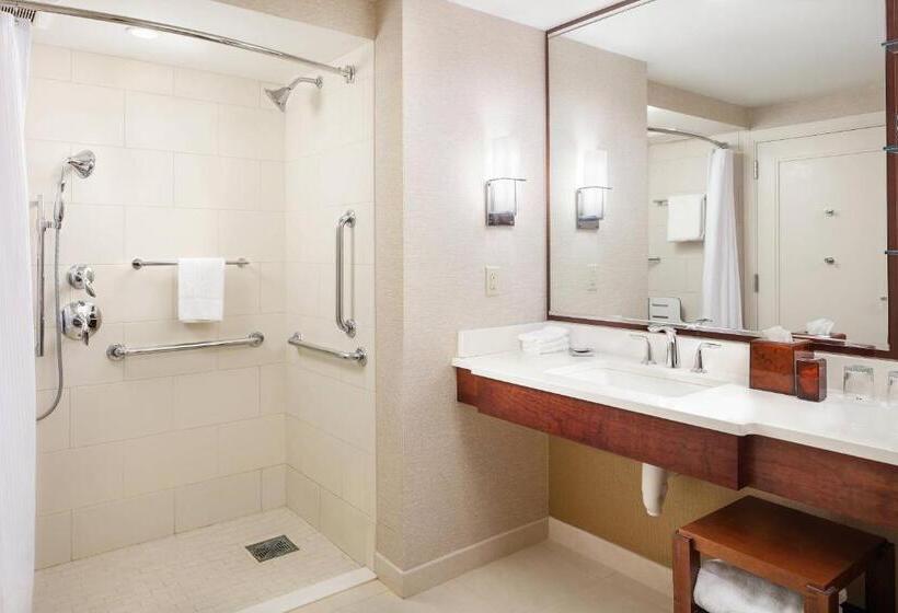 标准间, Milwaukee Marriott Downtown