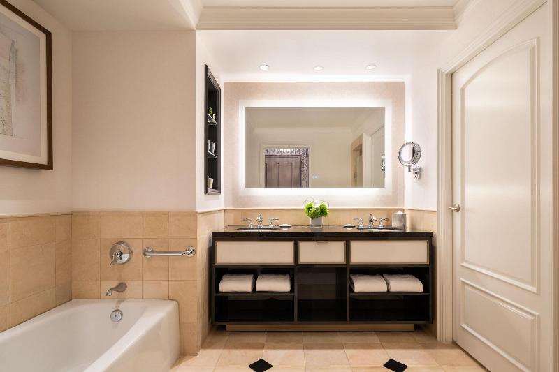 Suite Deluxe Lit King Size, The Ritzcarlton, Dallas