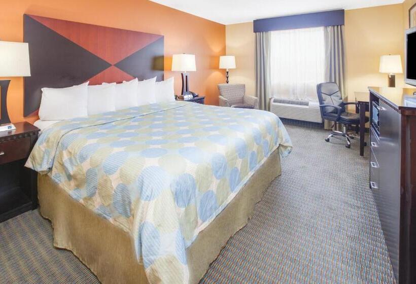 스탠다드 룸 킹사이즈 침대, Days Inn & Suites By Wyndham Russellville