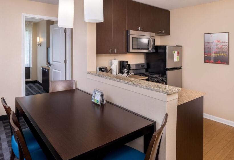 Люкс 2 Спальни, Towneplace Suites Huntington