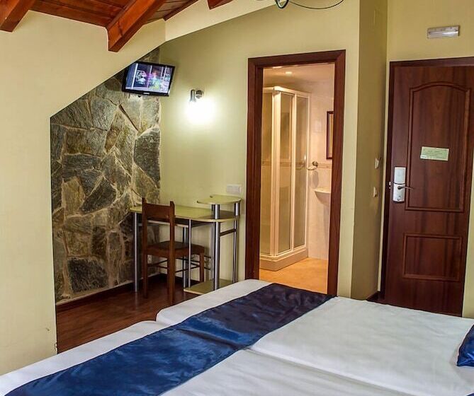 스탠다드 트리플 룸, Hostal Hotil Coruña Centro