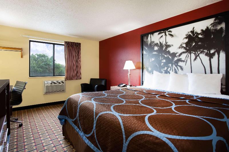 מיטת קינג בסוויטה, Country Inn & Suites By Radisson St. Peters Mo
