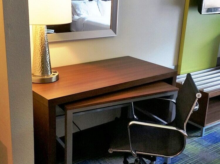 Номер Стандарт, Holiday Inn Express Hotel & Suites Clifton Park, An Ihg