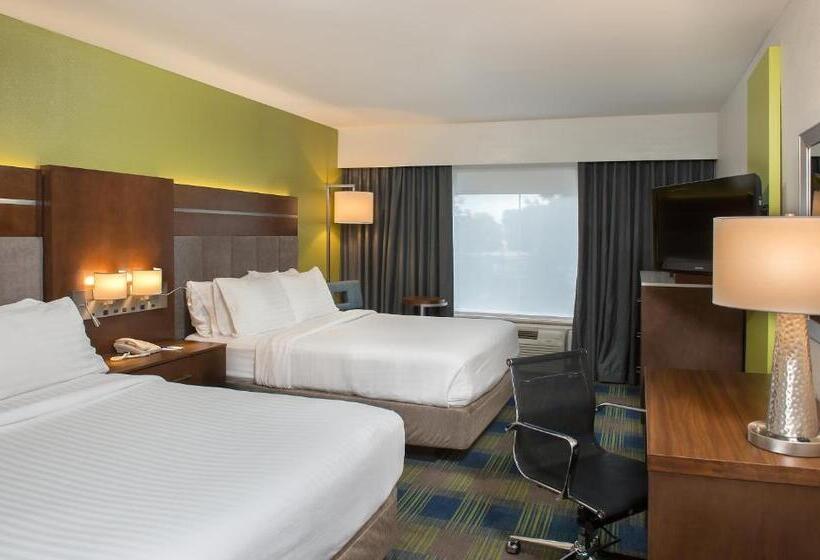 Номер Стандарт, Holiday Inn Express Hotel & Suites Clifton Park, An Ihg
