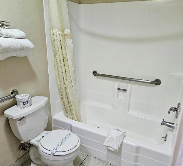 장애인을 위한 킹사이즈 침대 스탠다드 룸, Ridgecrest An Extended Stay Studios