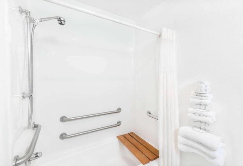장애인을 위한 스탠다드 룸, West Point Inn & Suites