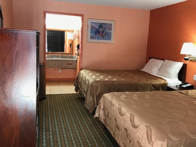 ２ダブルベッドのスタンダードルーム, College Inn Spartanburg