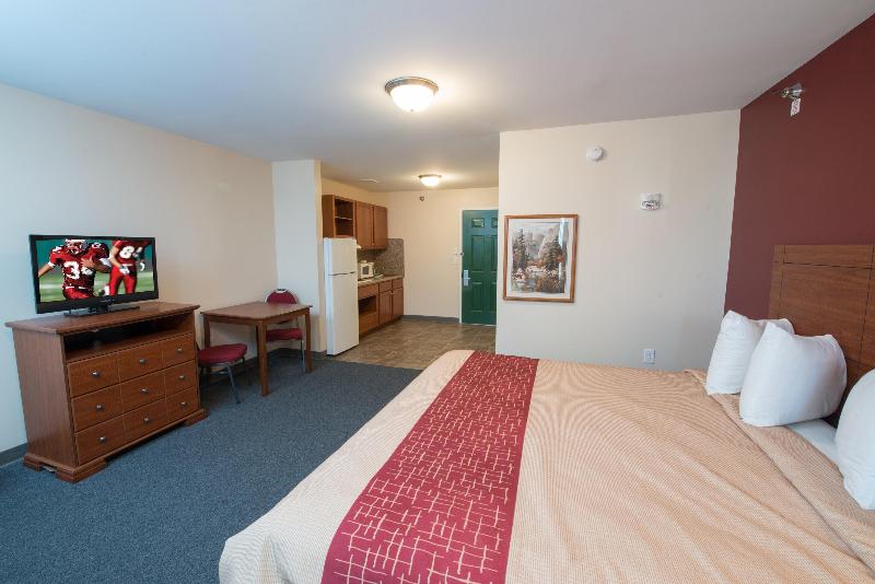 스위트, Red Roof Inn & Suites Dickinson
