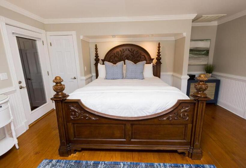 Люкс Кровать Кинг, The Burrus House Inn Waterfront Suites