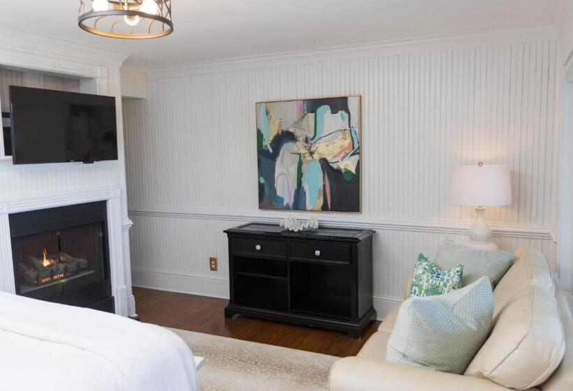 Люкс Вид на Море, The Burrus House Inn Waterfront Suites