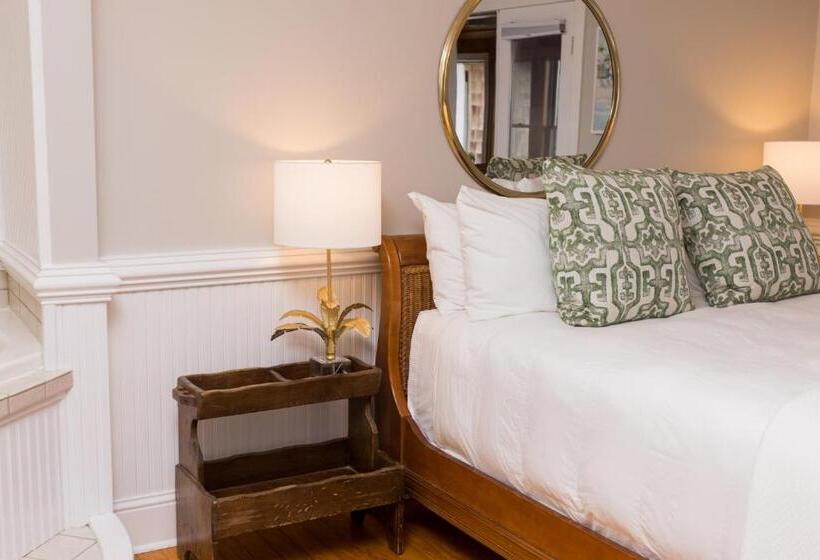 Номер Стандарт Вид на Море, The Burrus House Inn Waterfront Suites