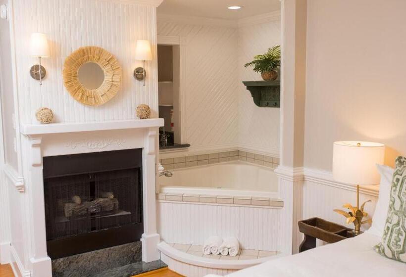 Номер Стандарт Вид на Море, The Burrus House Inn Waterfront Suites
