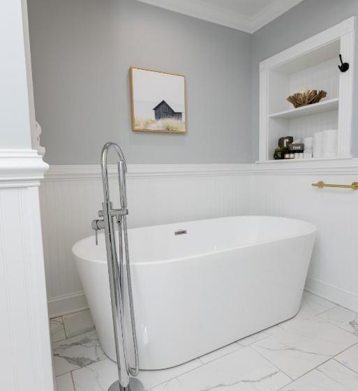 Люкс 2 Спальни, The Burrus House Inn Waterfront Suites