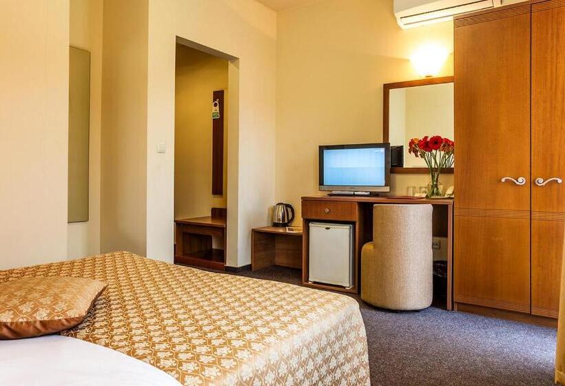Quarto Estandar com Sacada, Sofia Place Hotel By Hmg