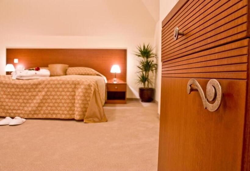 Quarto Estandar com Sacada, Sofia Place Hotel By Hmg