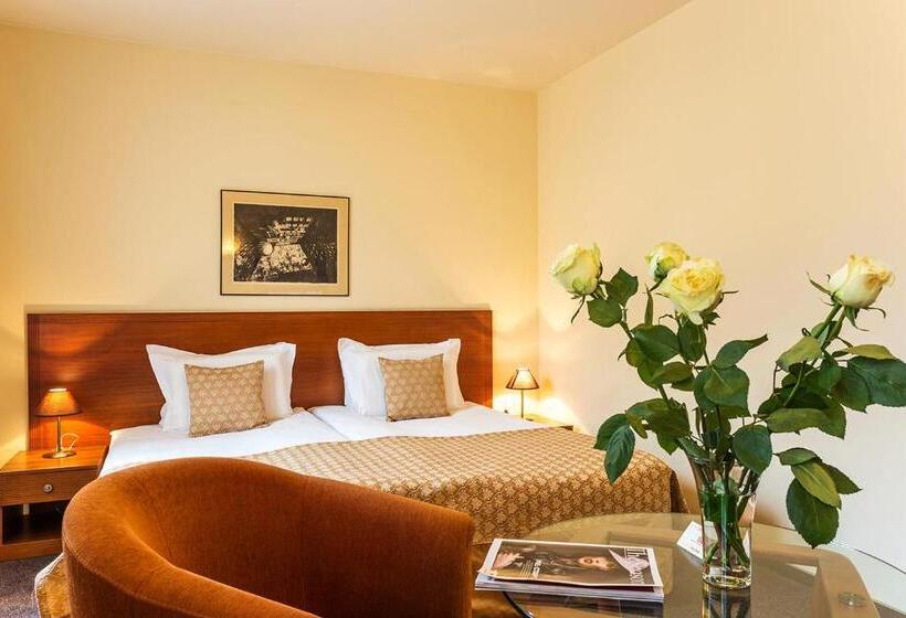 Quarto Estandar com Sacada, Sofia Place Hotel By Hmg