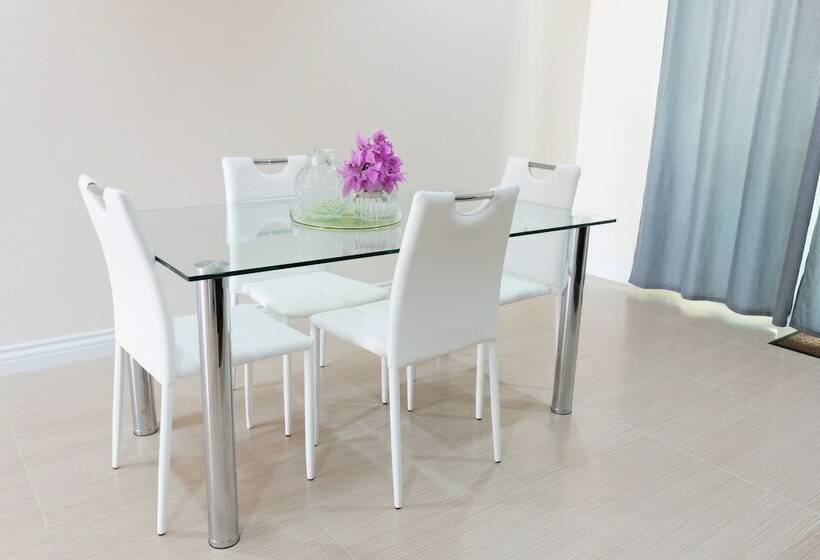 2 Bedroom Deluxe Apartment Sea View, Mount Royal Luxury Condos