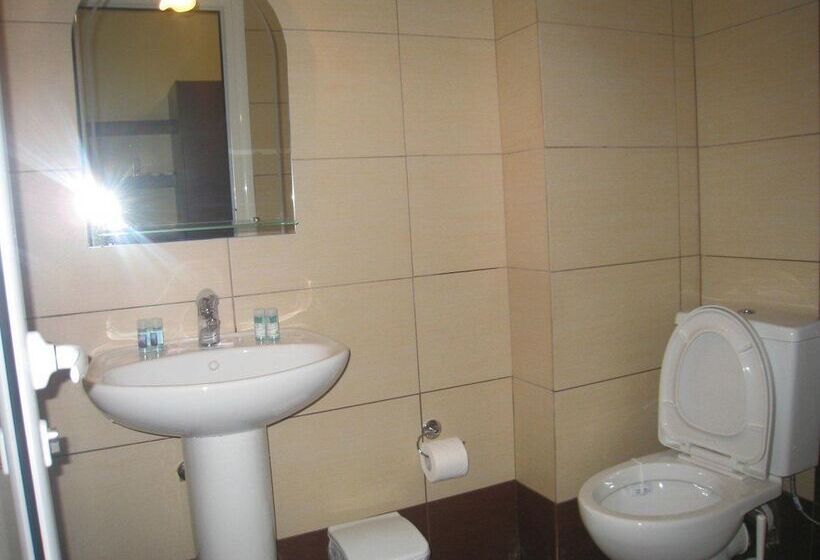 四人标准间, 9 Queens Spa