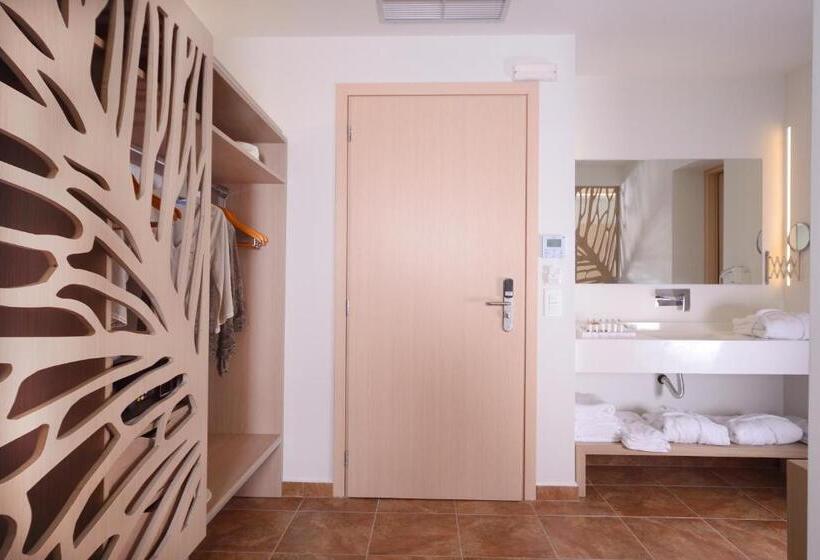 Президентский Люкс, Varos Village Boutique