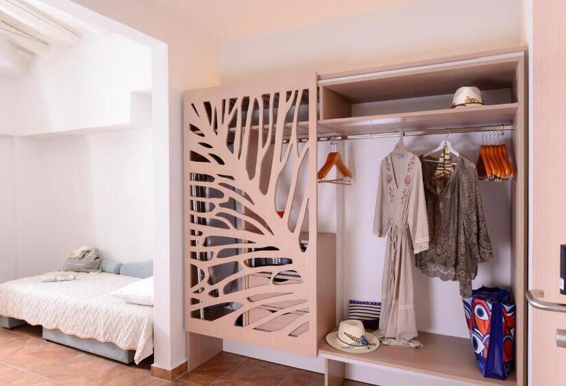 Президентский Люкс, Varos Village Boutique