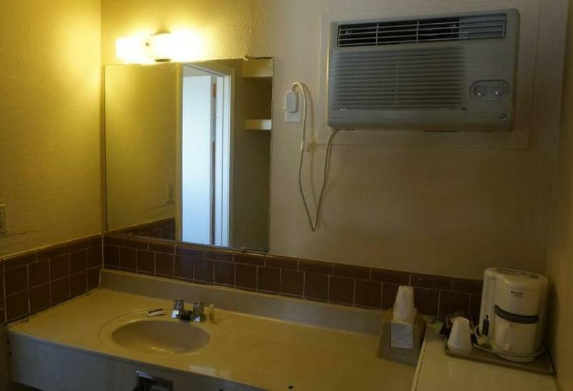 스탠다드 룸 더블 침대 2개, Budget Inn Malvern